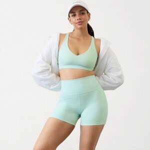 NWT Athleta Salutation Stash Short